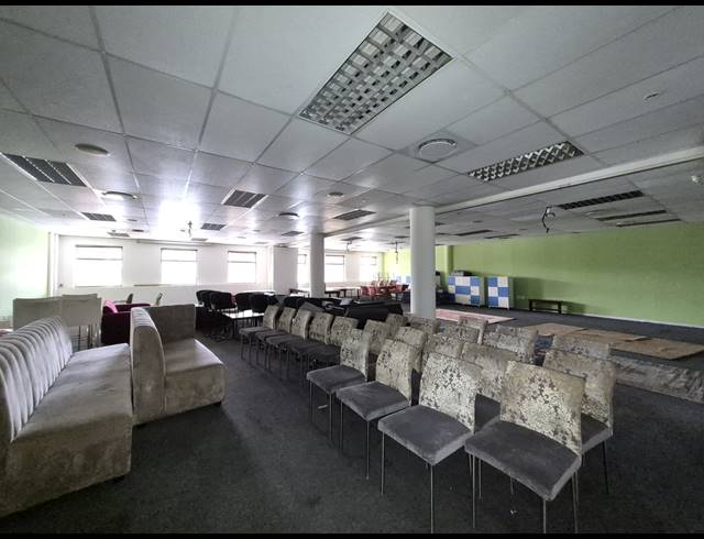 850M² OFFICE TO LET IN SUNNINGHILL